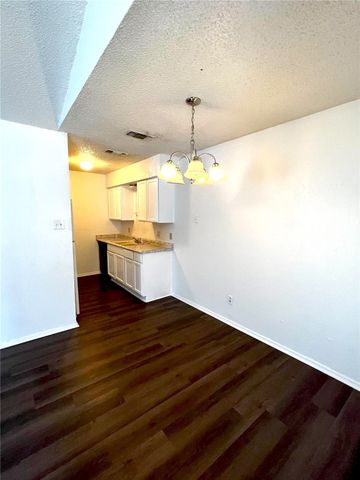 7045 Crosstimbers Lane, North Richland Hills, TX 76182