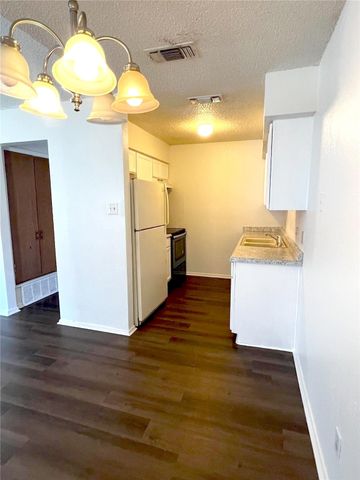 7045 Crosstimbers Lane, North Richland Hills, TX 76182