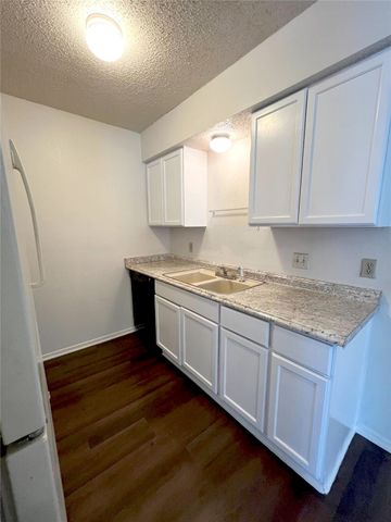 7045 Crosstimbers Lane, North Richland Hills, TX 76182