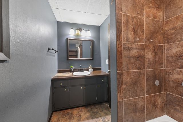 713 W Jefferson Street, Knoxville, IA 50138