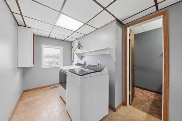 713 W Jefferson Street, Knoxville, IA 50138