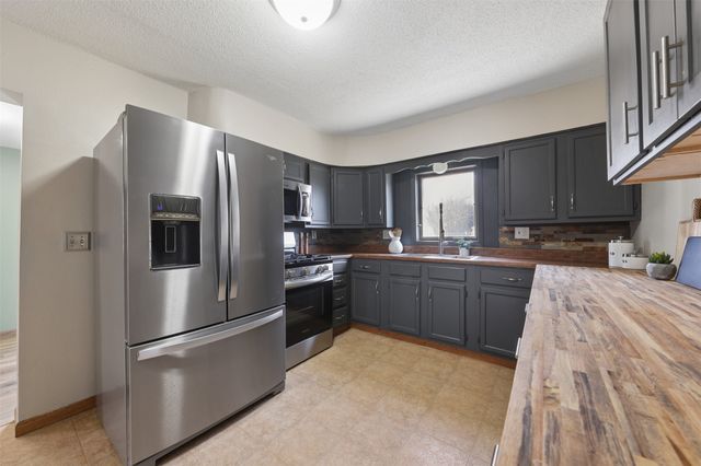 713 W Jefferson Street, Knoxville, IA 50138