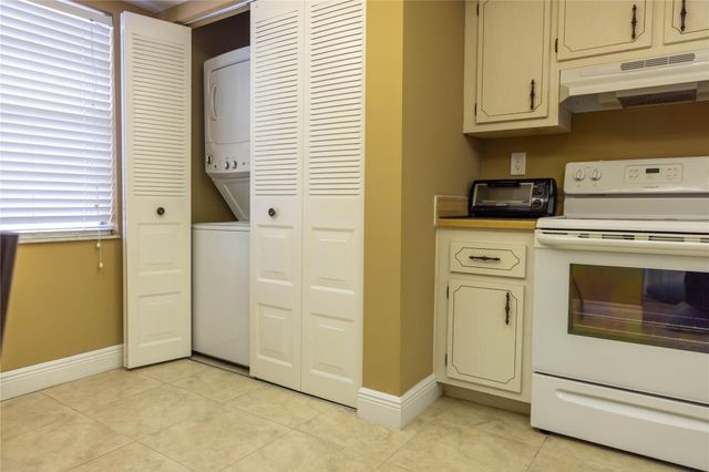 7680 NW 18th Street 406, Margate, FL 33063