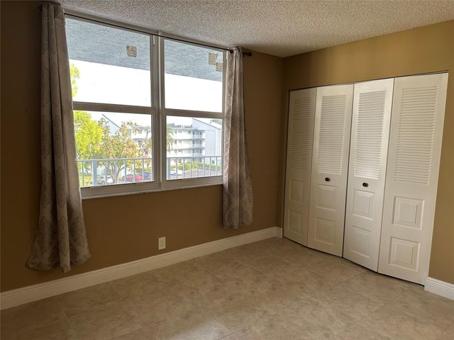 7680 NW 18th Street 406, Margate, FL 33063