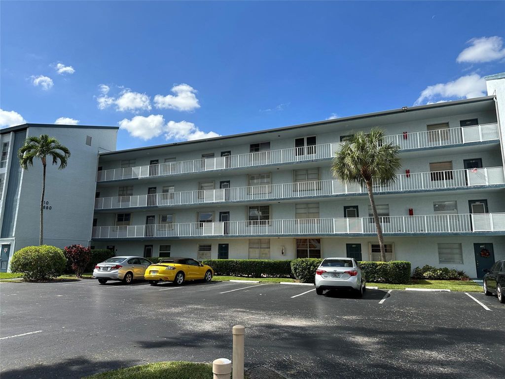 7680 NW 18th Street 406, Margate, FL 33063