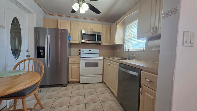 5300 Washington Street G221, Hollywood, FL 33021