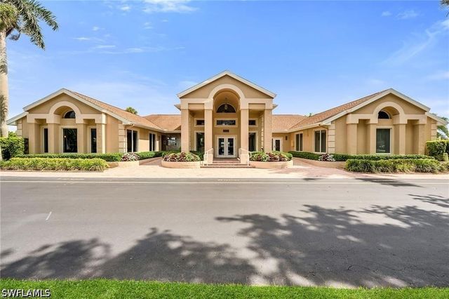 1704 Royal CIR 602, Naples, FL 34112