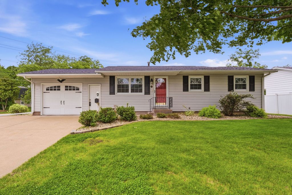 409 25th Avenue, East Moline, IL 61244