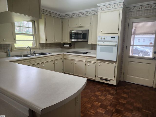 8 Cascade Court, Greenville, SC 29611