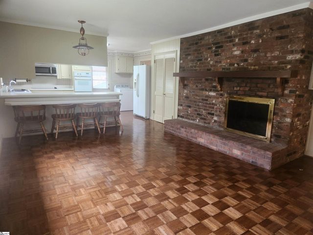 8 Cascade Court, Greenville, SC 29611