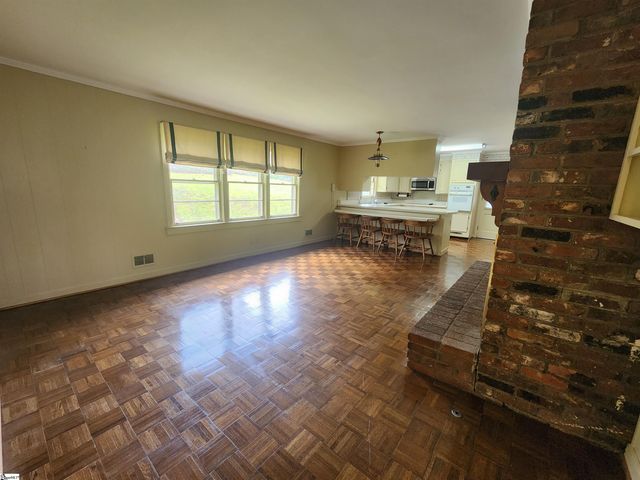 8 Cascade Court, Greenville, SC 29611