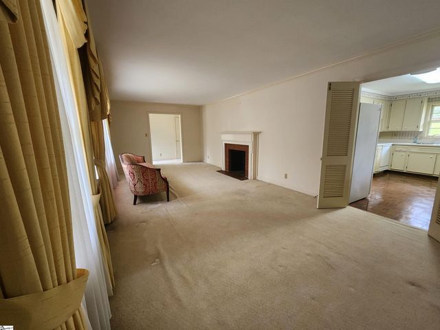 8 Cascade Court, Greenville, SC 29611