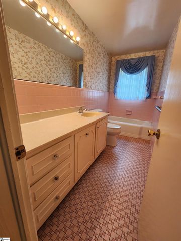 8 Cascade Court, Greenville, SC 29611