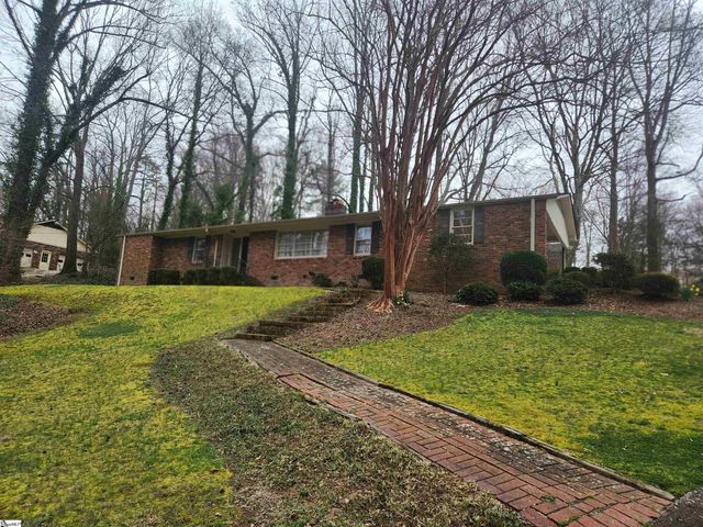 8 Cascade Court, Greenville, SC 29611