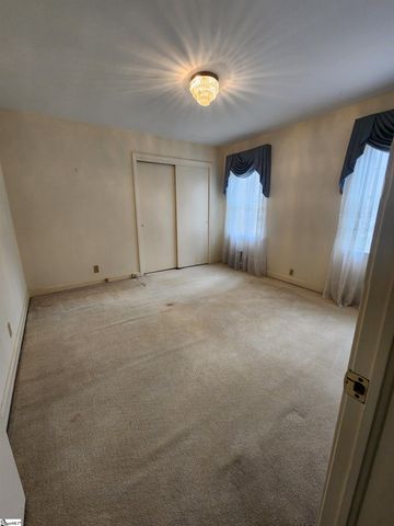 8 Cascade Court, Greenville, SC 29611