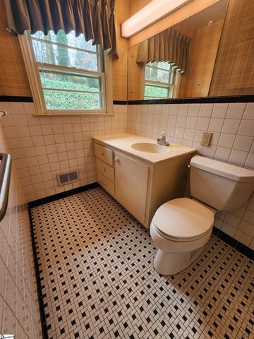 8 Cascade Court, Greenville, SC 29611