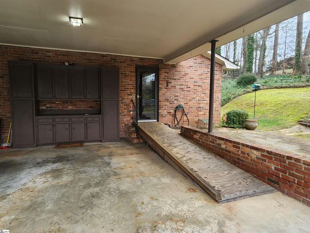 8 Cascade Court, Greenville, SC 29611