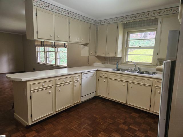 8 Cascade Court, Greenville, SC 29611