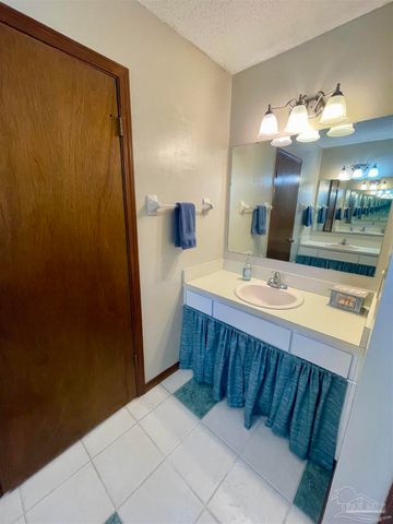 5500 Cox Rd, Milton, FL 32583