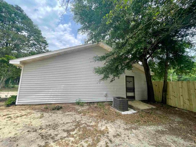 5500 Cox Rd, Milton, FL 32583