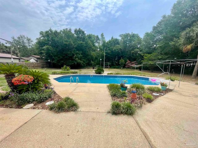 5500 Cox Rd, Milton, FL 32583