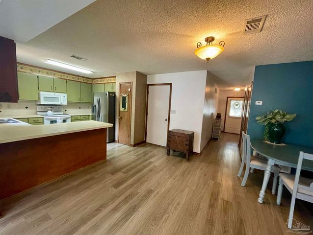5500 Cox Rd, Milton, FL 32583
