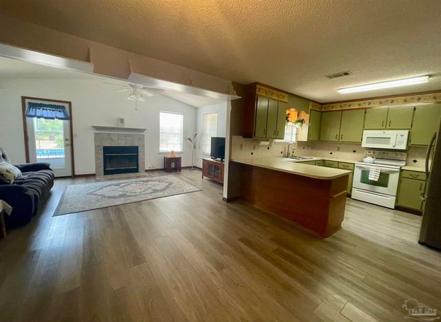 5500 Cox Rd, Milton, FL 32583