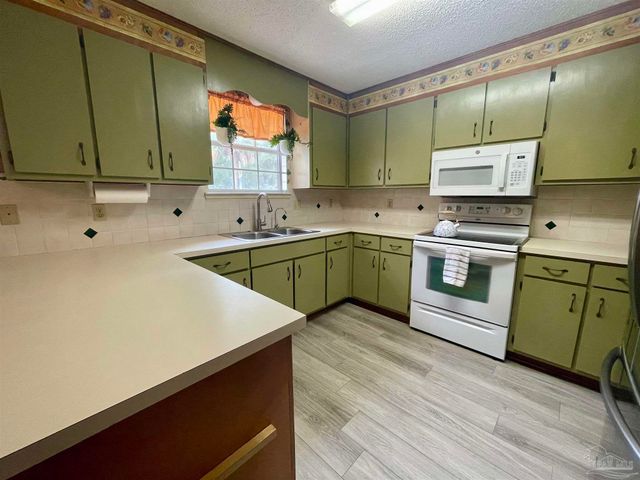 5500 Cox Rd, Milton, FL 32583