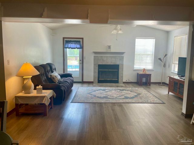 5500 Cox Rd, Milton, FL 32583