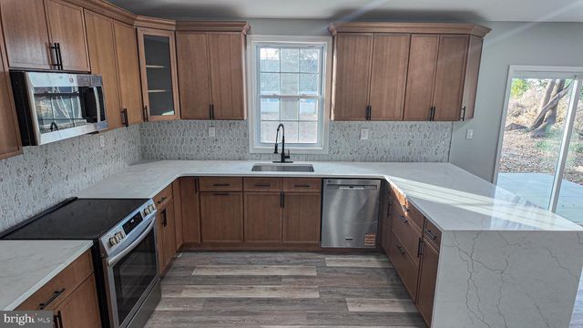 9330 ACADEMY RD, Philadelphia, PA 19114