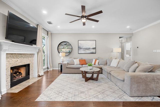 17041 Capri Isle LN, Austin, TX 78717