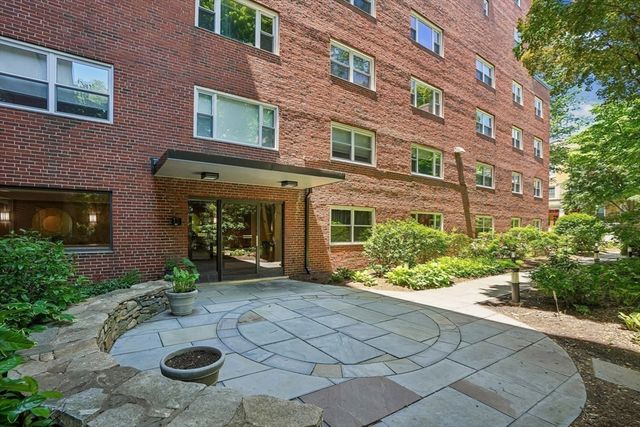 131 Sewall Ave 49, Brookline, MA 02446
