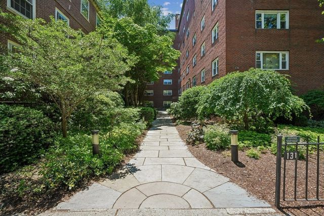 131 Sewall Ave 49, Brookline, MA 02446