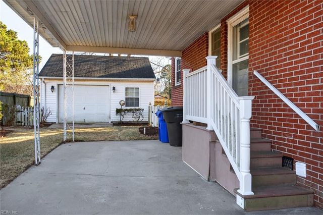 305 Bobby Jones DR, Portsmouth, VA 23701