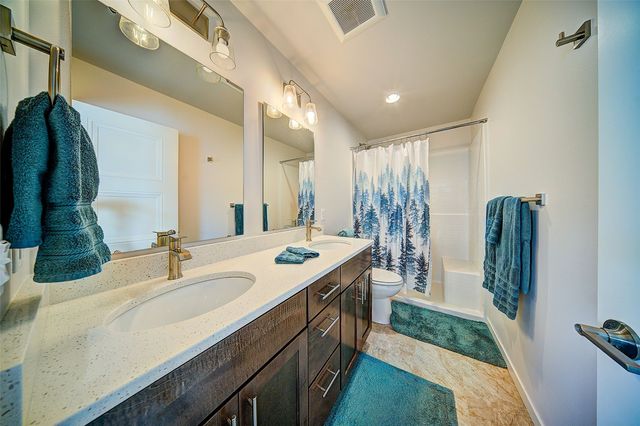 2239 Saint Andrews Drive, North Liberty, IA 52317