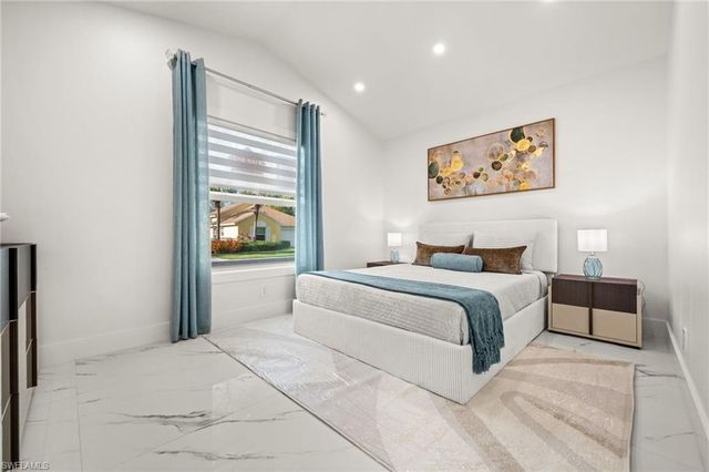 1046 Silverstrand DR, Naples, FL 34110