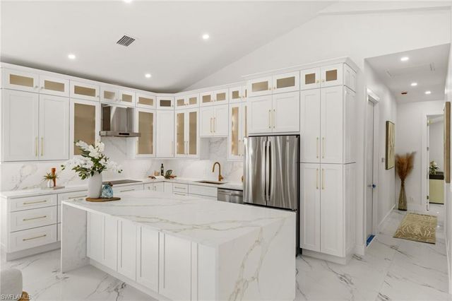 1046 Silverstrand DR, Naples, FL 34110