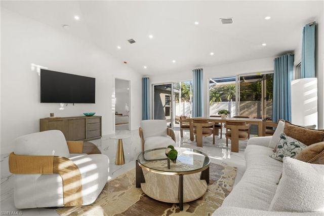 1046 Silverstrand DR, Naples, FL 34110