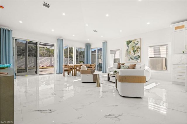 1046 Silverstrand DR, Naples, FL 34110