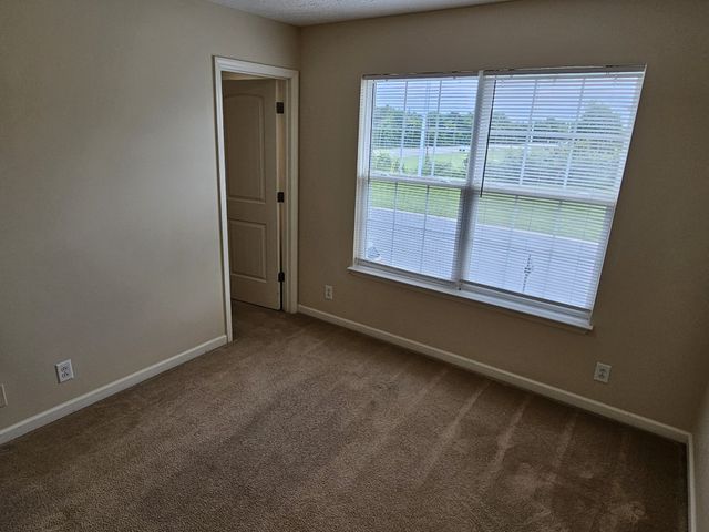 1935 Warmingfield Dr, Murfreesboro, TN 37127