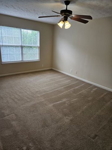 1935 Warmingfield Dr, Murfreesboro, TN 37127