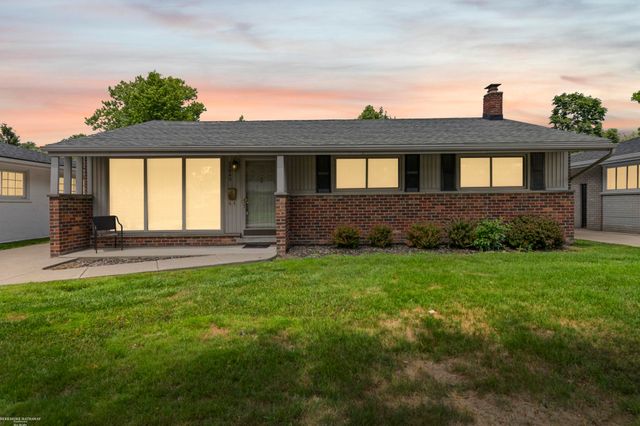 22943 Edgewood Street, St Clair Shores, MI 48080