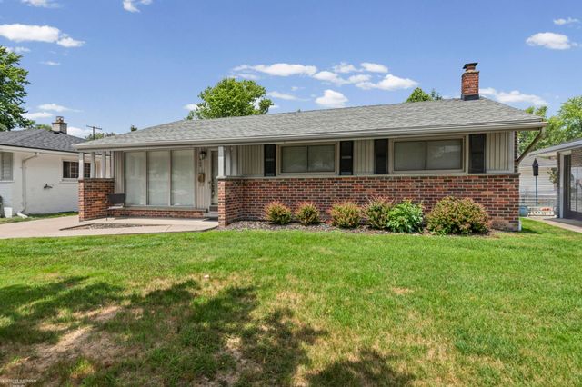 22943 Edgewood Street, St Clair Shores, MI 48080