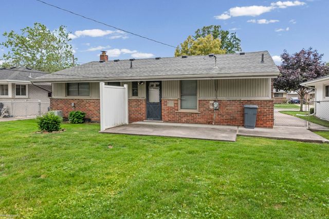 22943 Edgewood Street, St Clair Shores, MI 48080