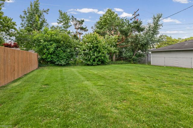 22943 Edgewood Street, St Clair Shores, MI 48080
