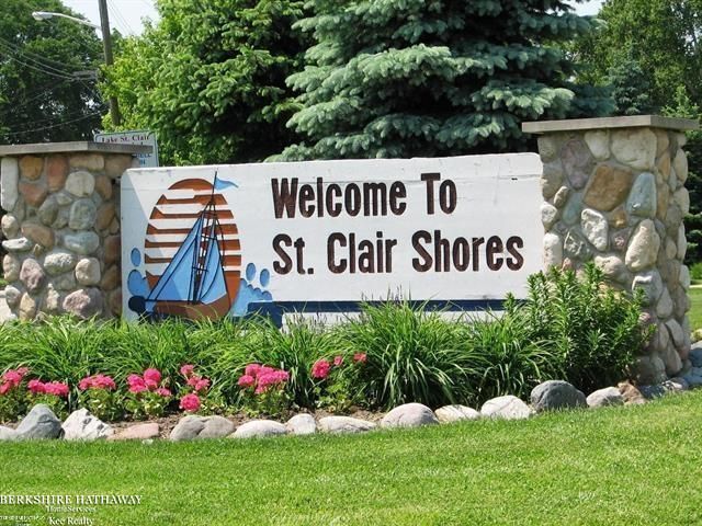 22943 Edgewood Street, St Clair Shores, MI 48080
