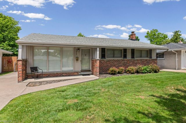 22943 Edgewood Street, St Clair Shores, MI 48080