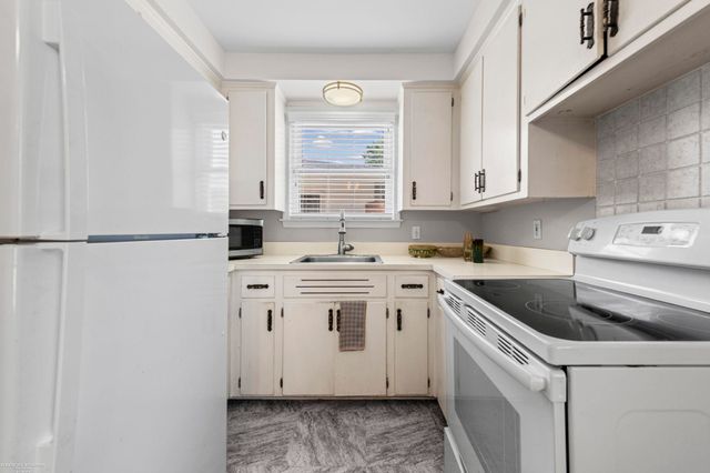 22943 Edgewood Street, St Clair Shores, MI 48080