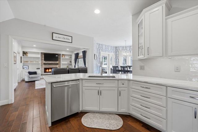 1957 Falcon Ridge, Waterloo, IA 50701