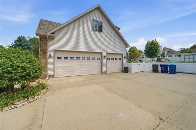 1957 Falcon Ridge, Waterloo, IA 50701